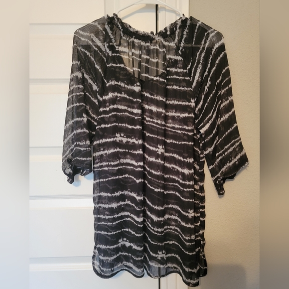 EXPRESS Shear Top - Picture 3 of 6